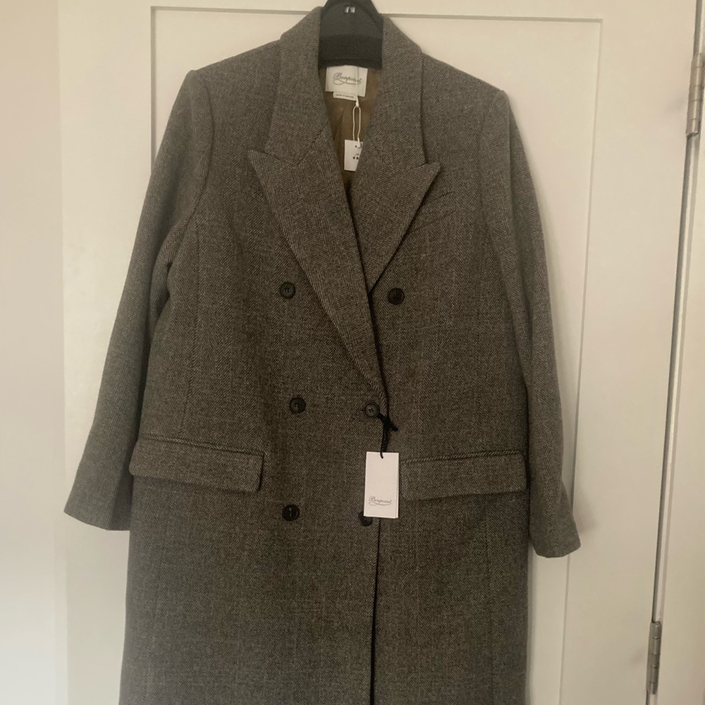 Bonpoint Women’s double breasted herringbone coat size 38.